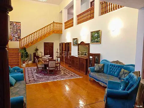 Satılır 6 otaqlı həyət evi 375 m²