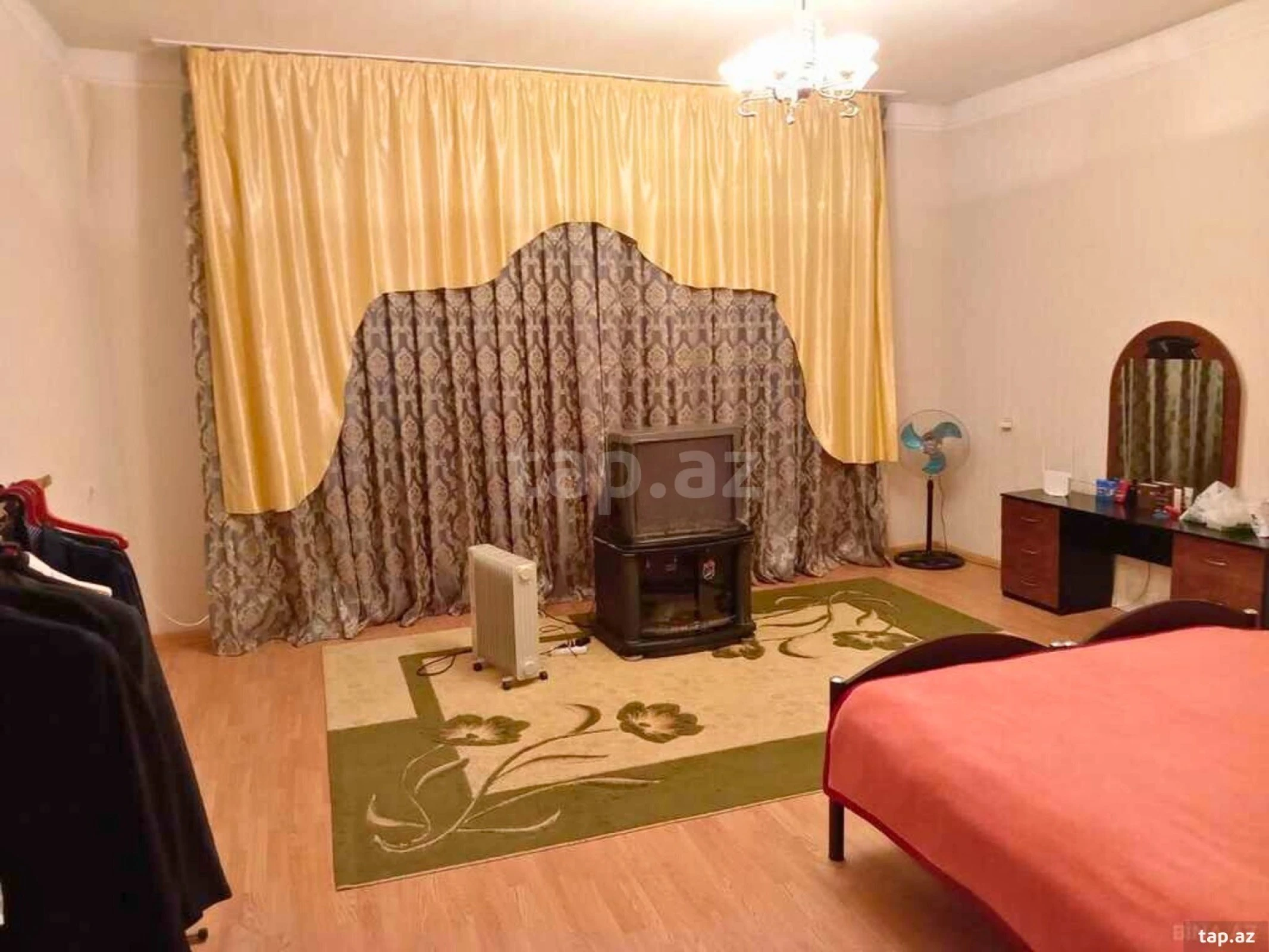 Satılır 6 otaqlı həyət evi 375 m²
