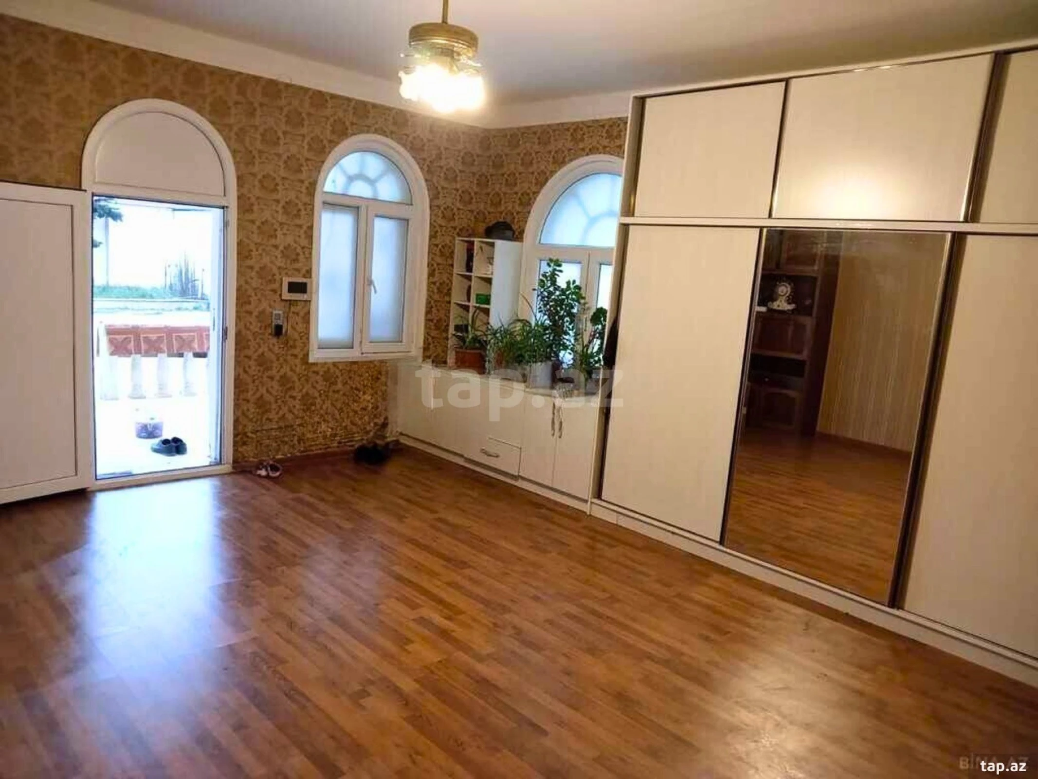 Satılır 6 otaqlı həyət evi 375 m²