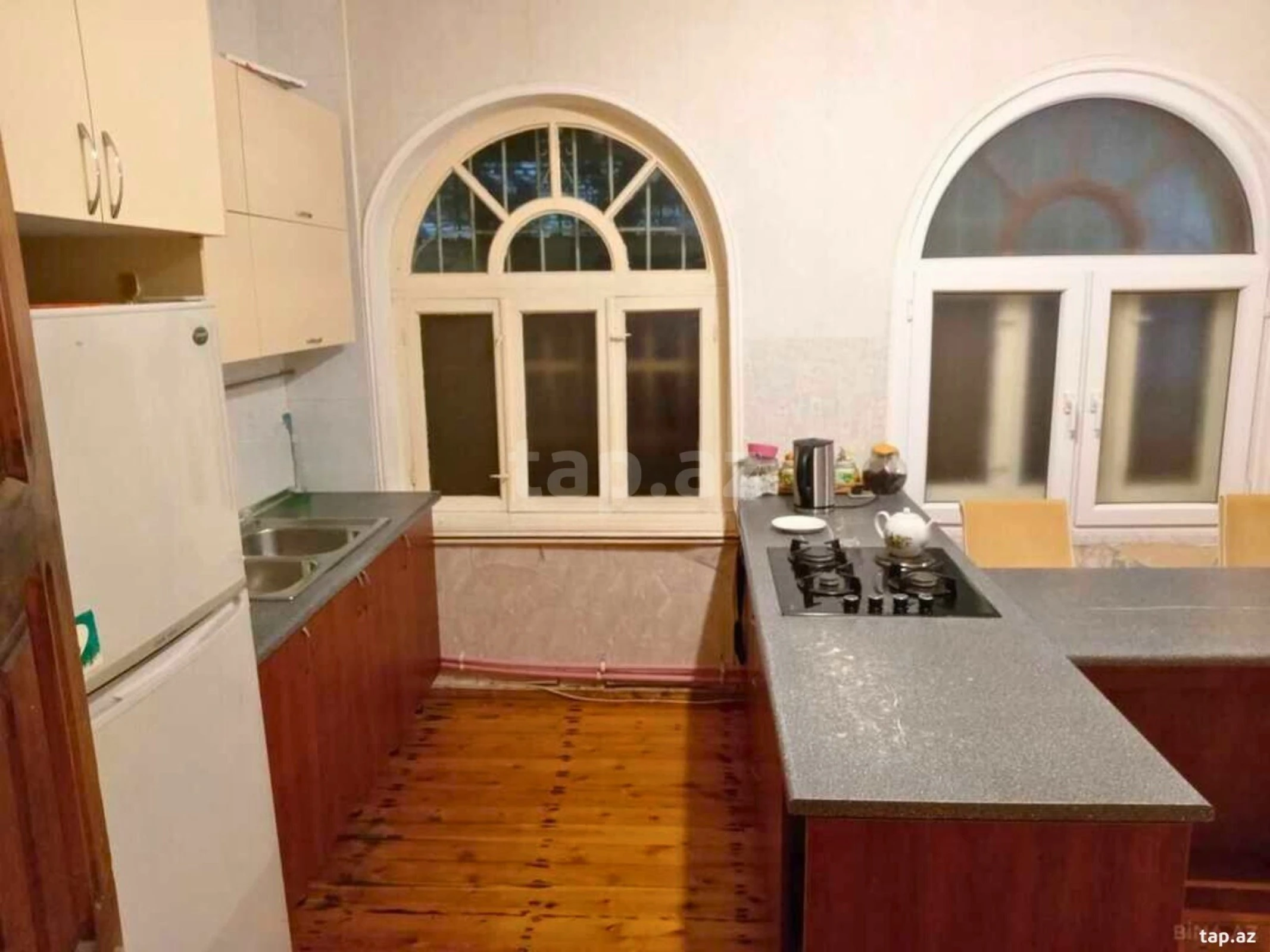 Satılır 6 otaqlı həyət evi 375 m²