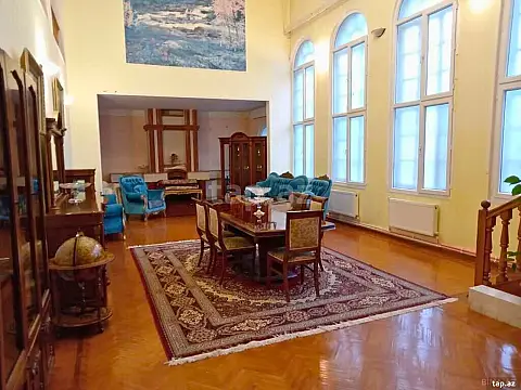 Satılır 6 otaqlı həyət evi 375 m²