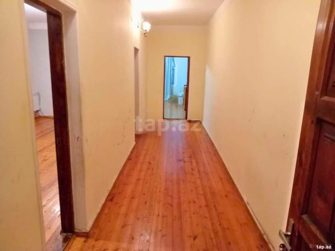 Satılır 6 otaqlı həyət evi 375 m²