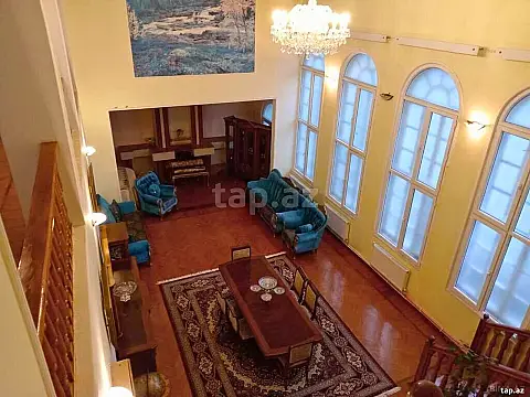 Satılır 6 otaqlı həyət evi 375 m²