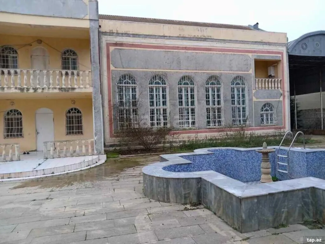 Satılır 6 otaqlı həyət evi 375 m²