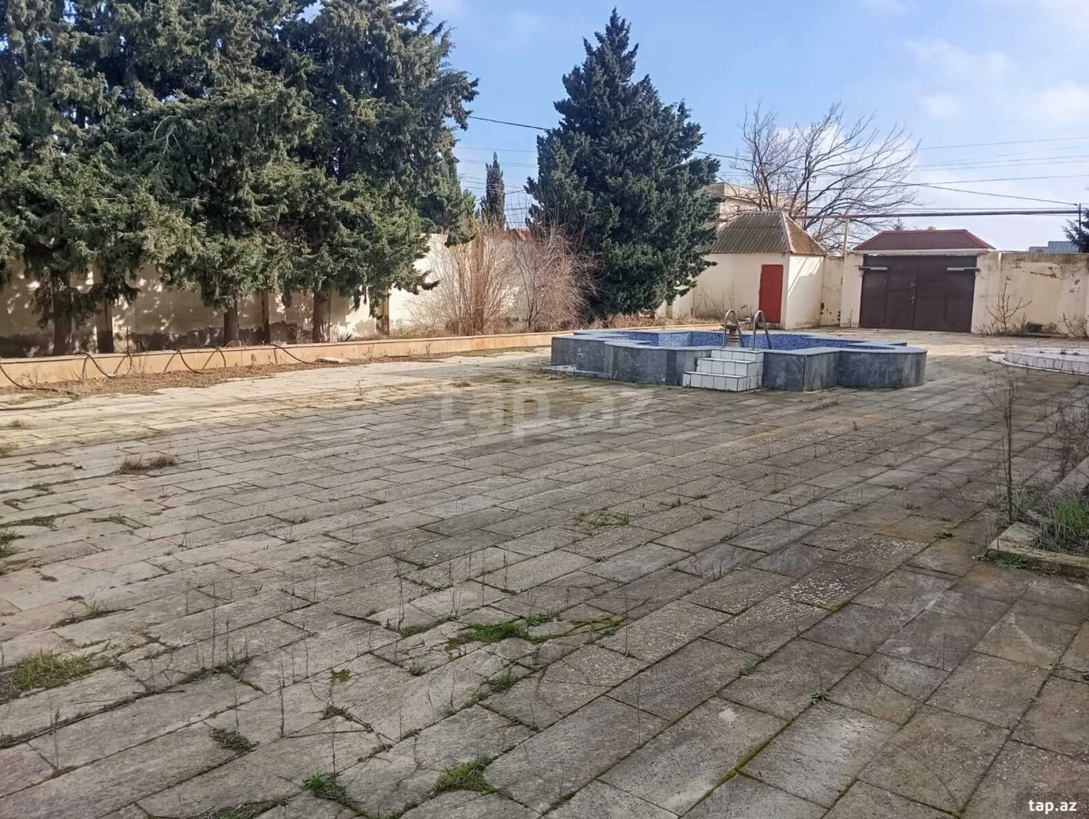 Satılır 6 otaqlı həyət evi 375 m²