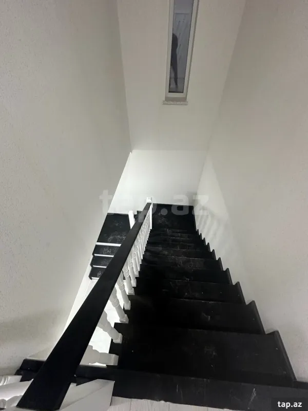 Satılır 4 otaqlı həyət evi 180 m²