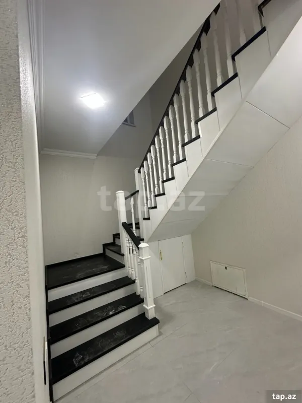Satılır 4 otaqlı həyət evi 180 m²