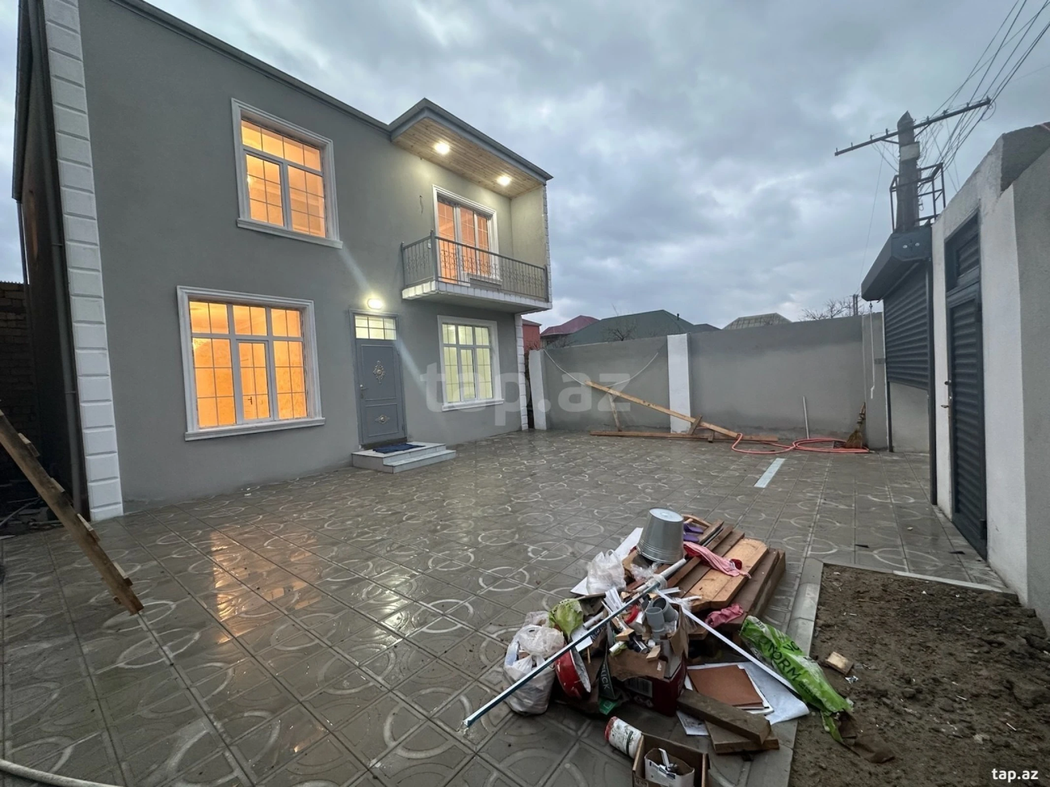 Satılır 4 otaqlı həyət evi 180 m²