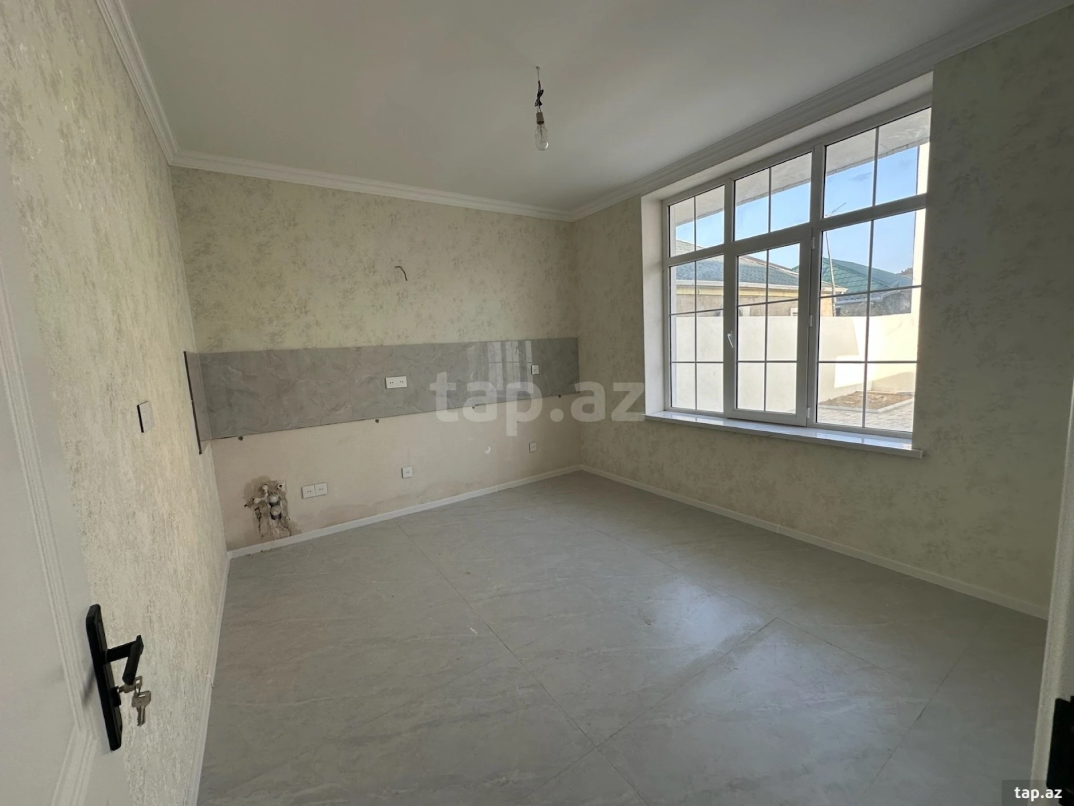 Satılır 4 otaqlı həyət evi 180 m²