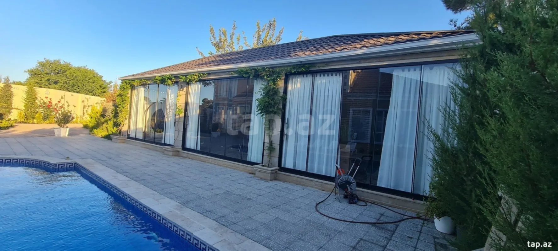 Kirayə verilir 6 otaqlı həyət evi