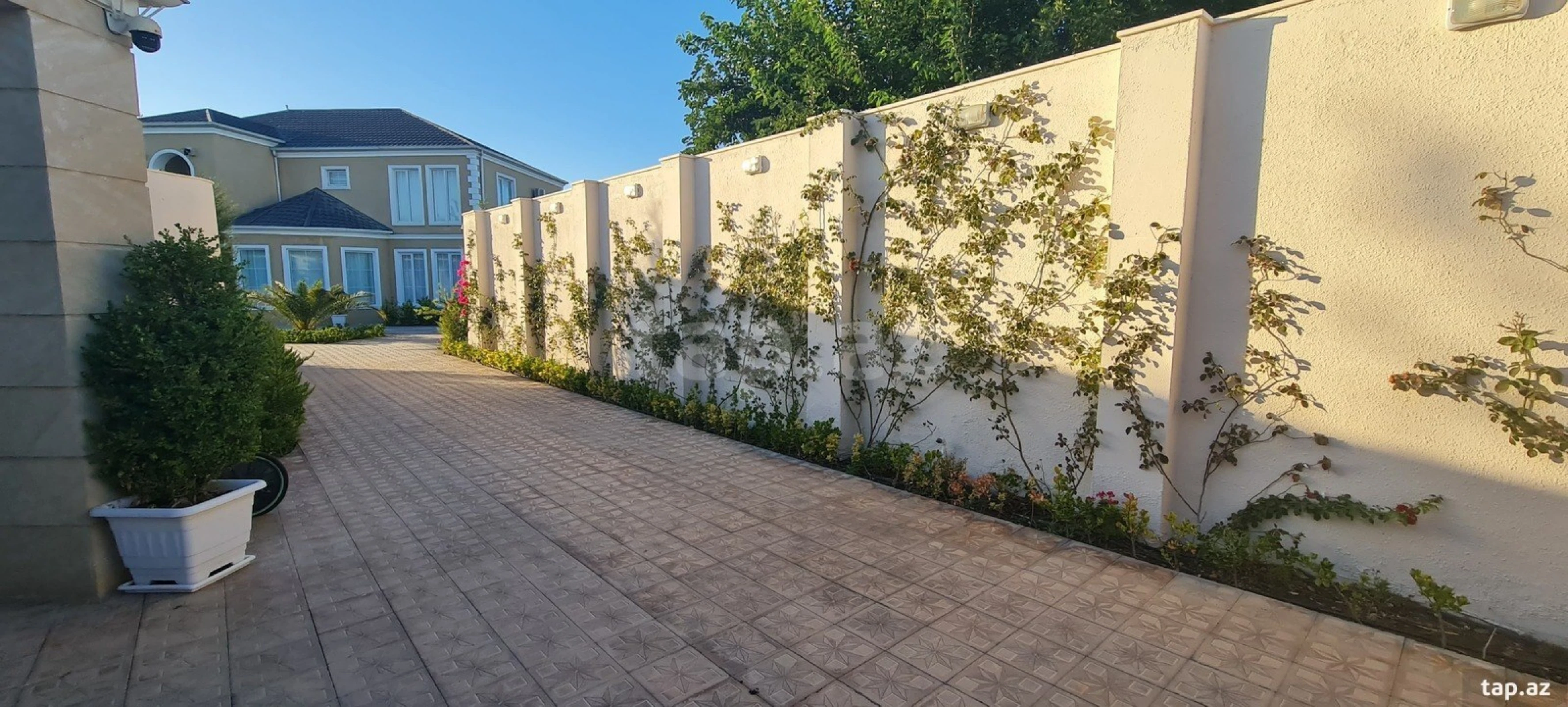 Kirayə verilir 6 otaqlı həyət evi