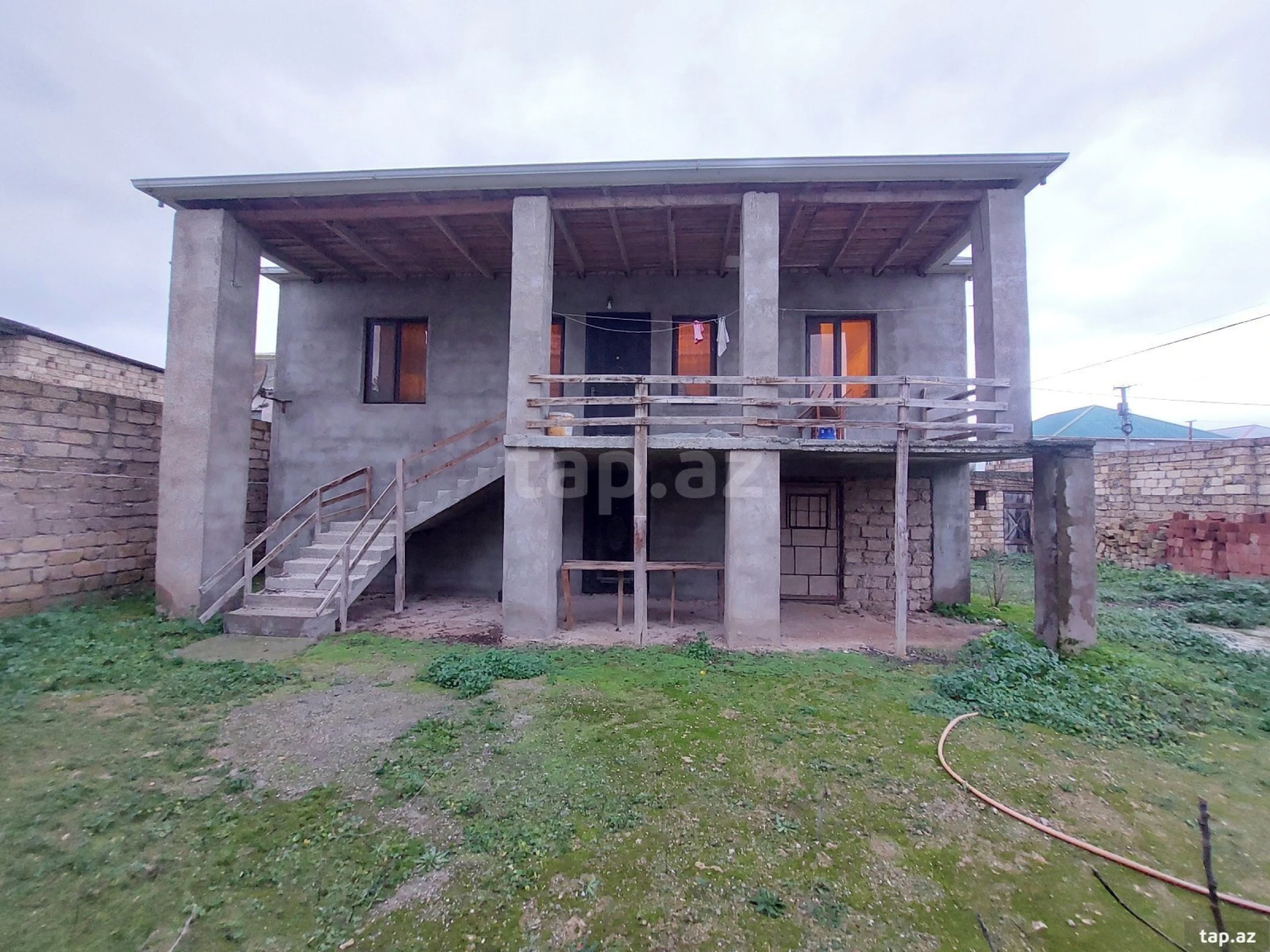 Satılır 4 otaqlı həyət evi