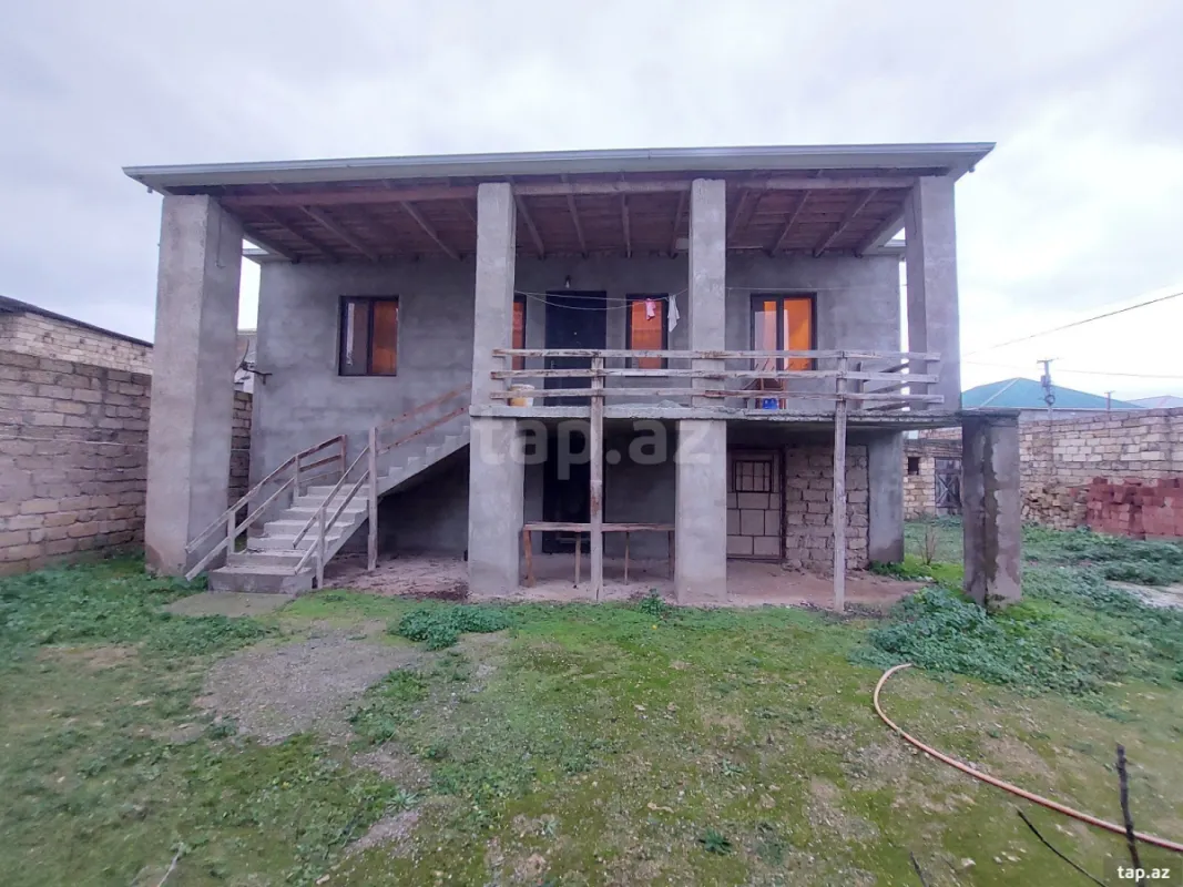 Satılır 4 otaqlı həyət evi