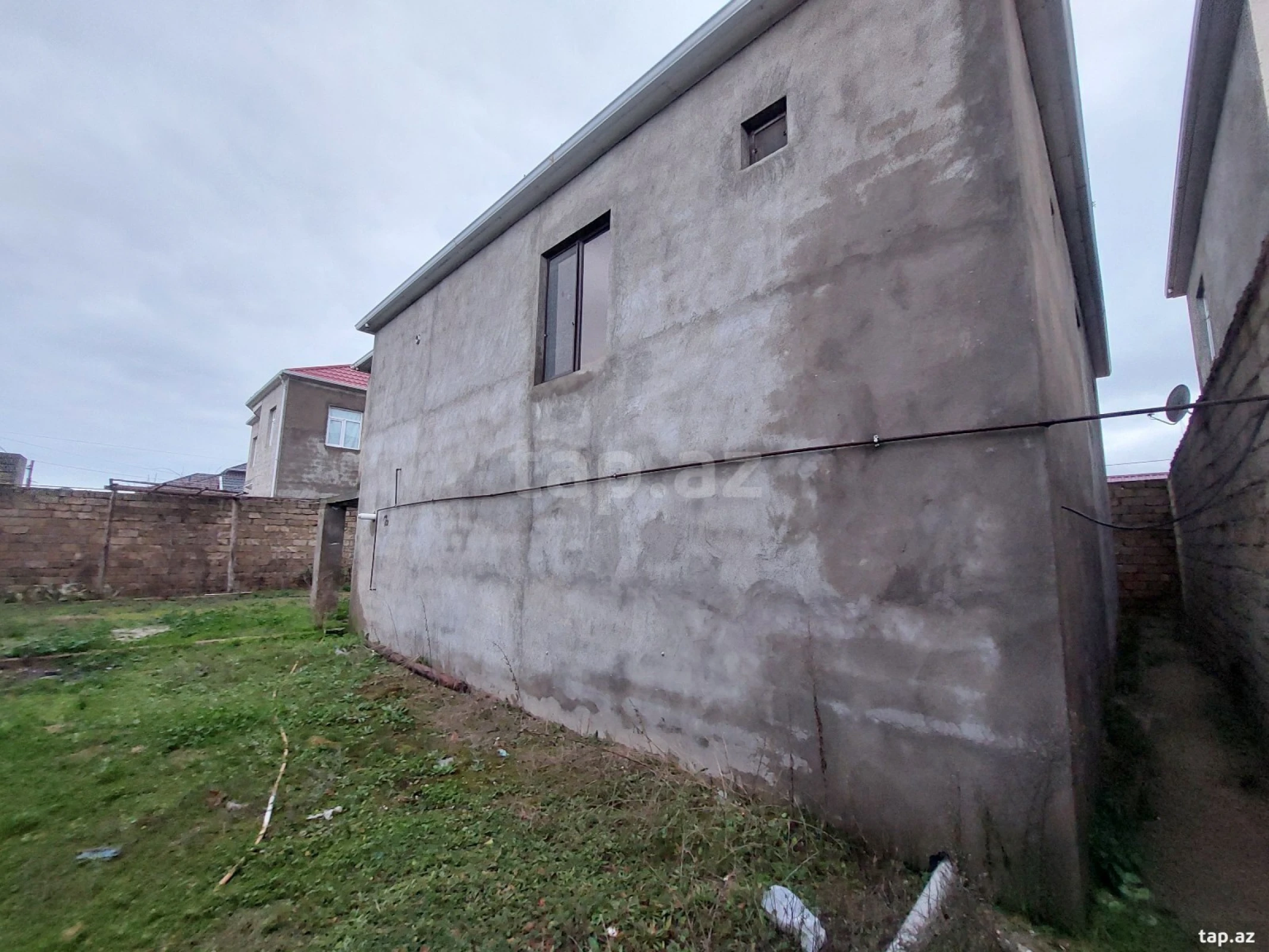 Satılır 4 otaqlı həyət evi