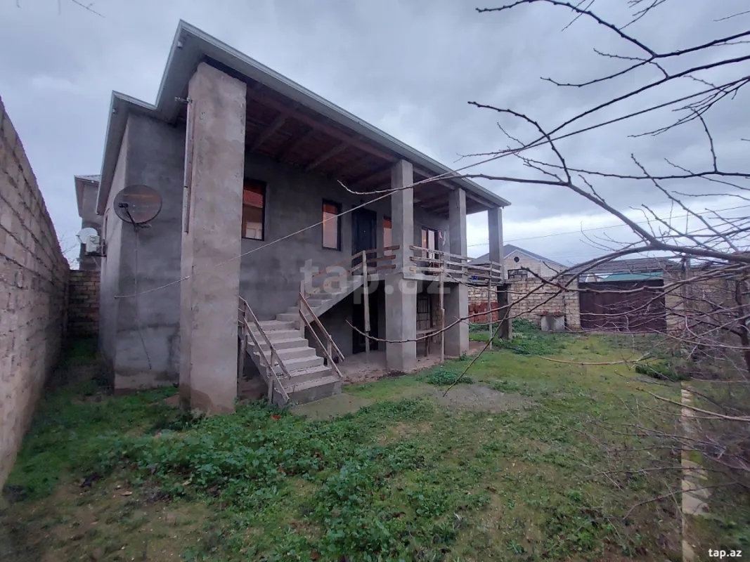 Satılır 4 otaqlı həyət evi