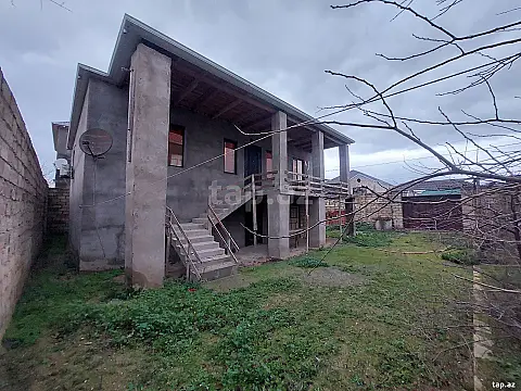 Satılır 4 otaqlı həyət evi