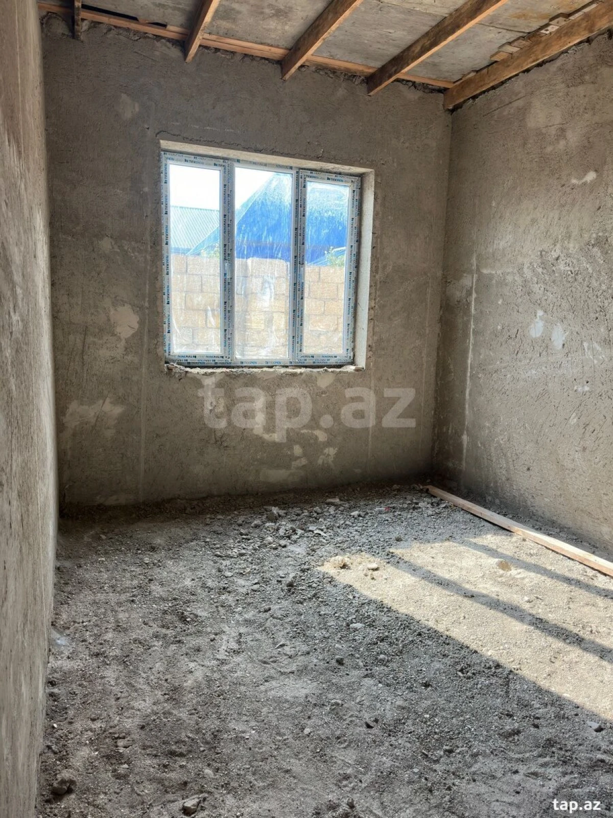 Satılır 4 otaqlı həyət evi