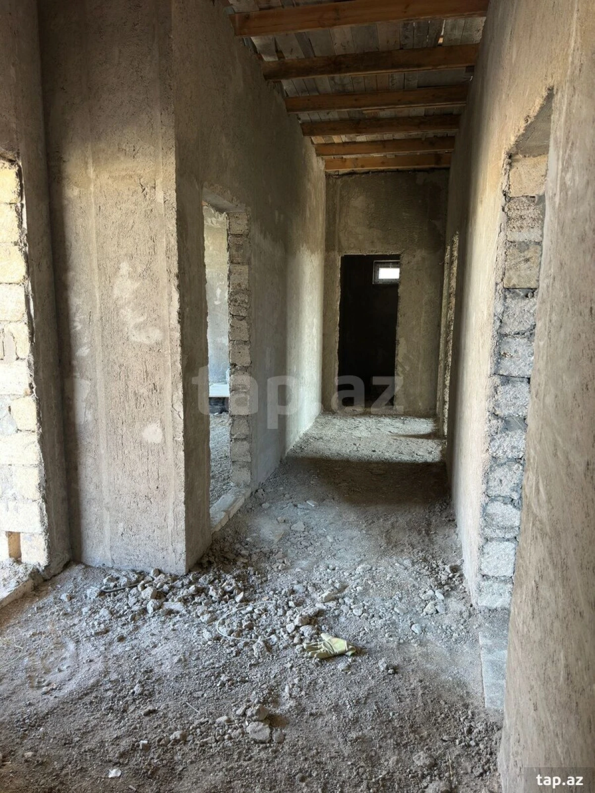 Satılır 4 otaqlı həyət evi