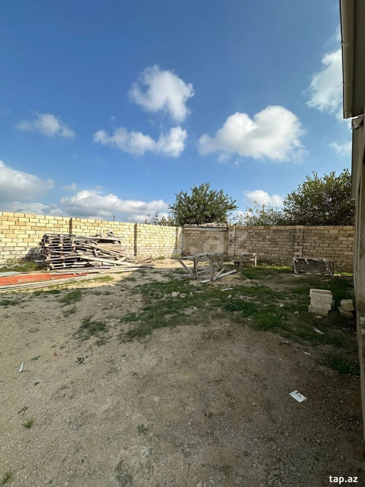 Satılır 4 otaqlı həyət evi