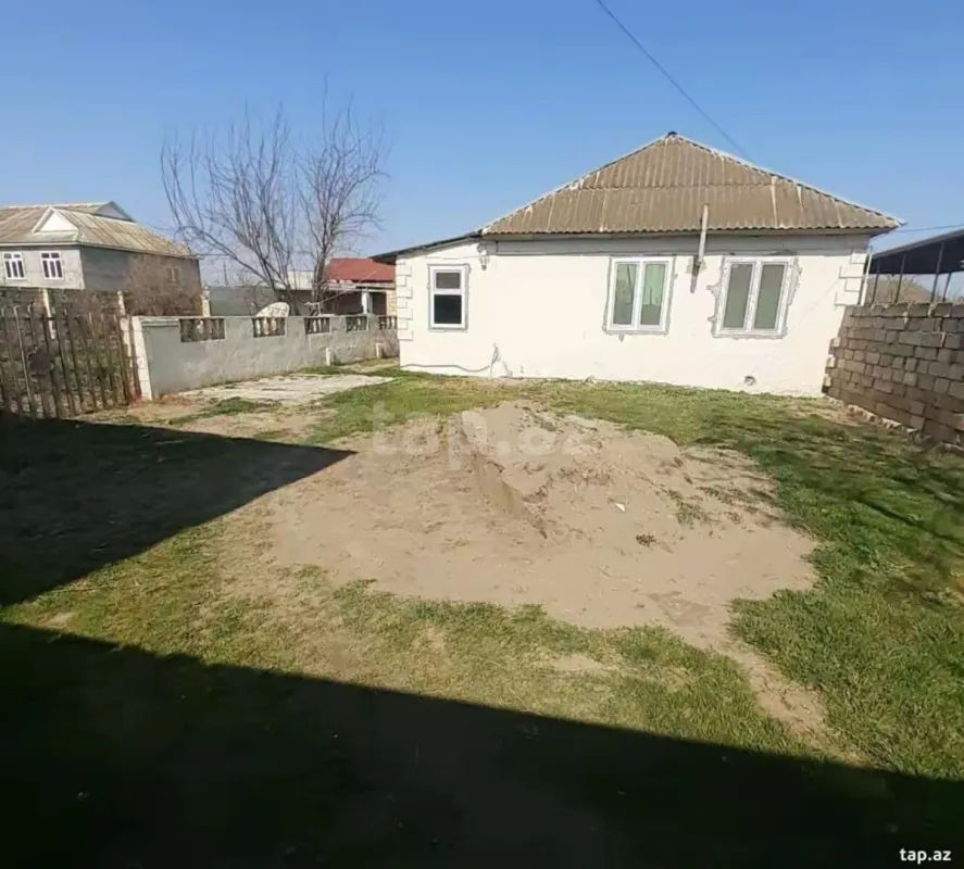Satılır 4 otaqlı həyət evi