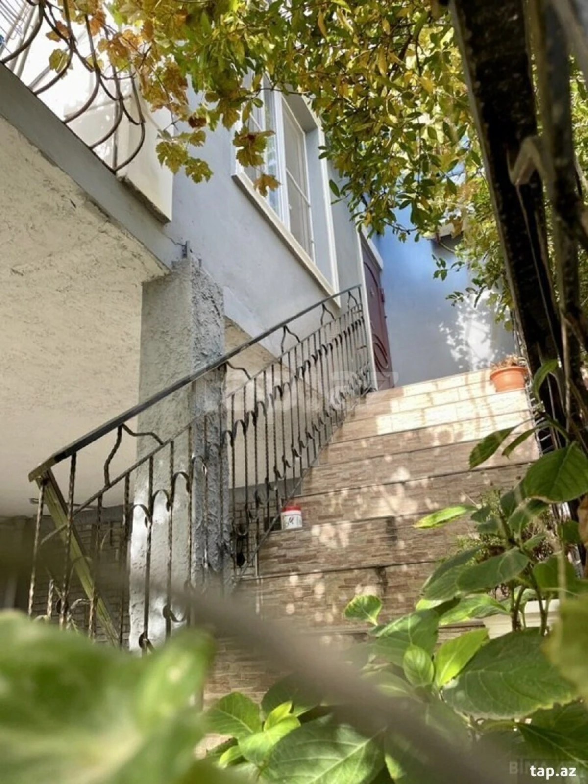 Satılır 6 otaqlı həyət evi