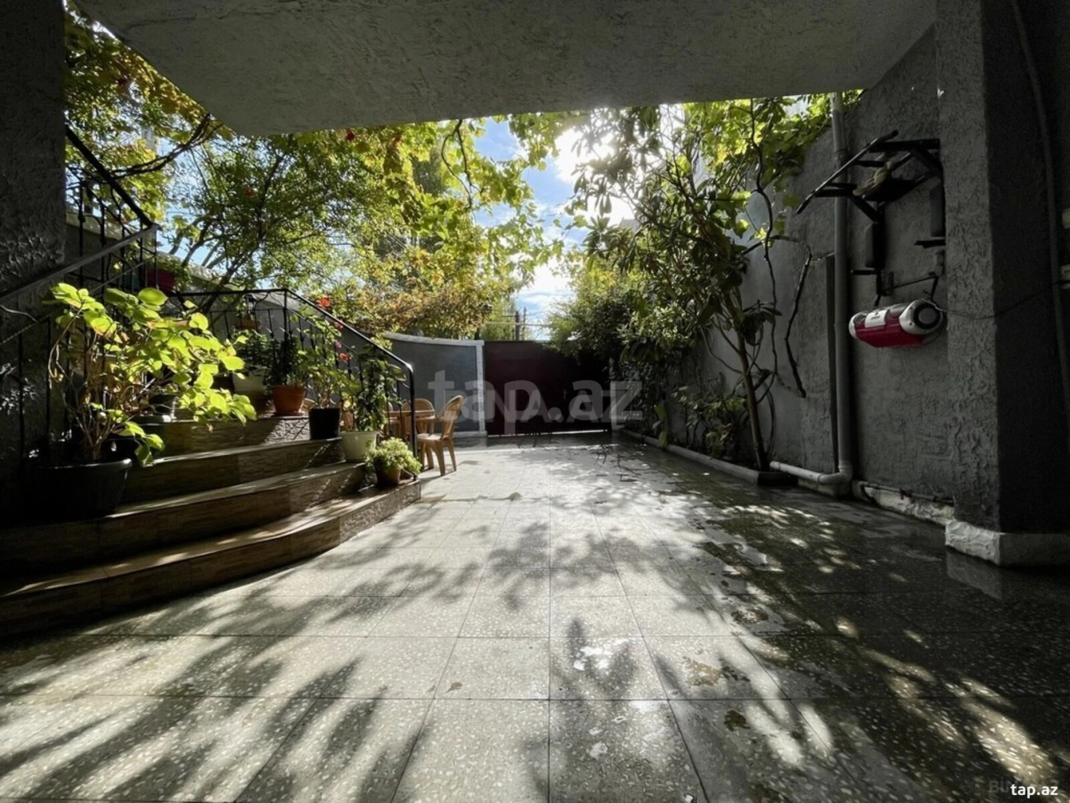 Satılır 6 otaqlı həyət evi