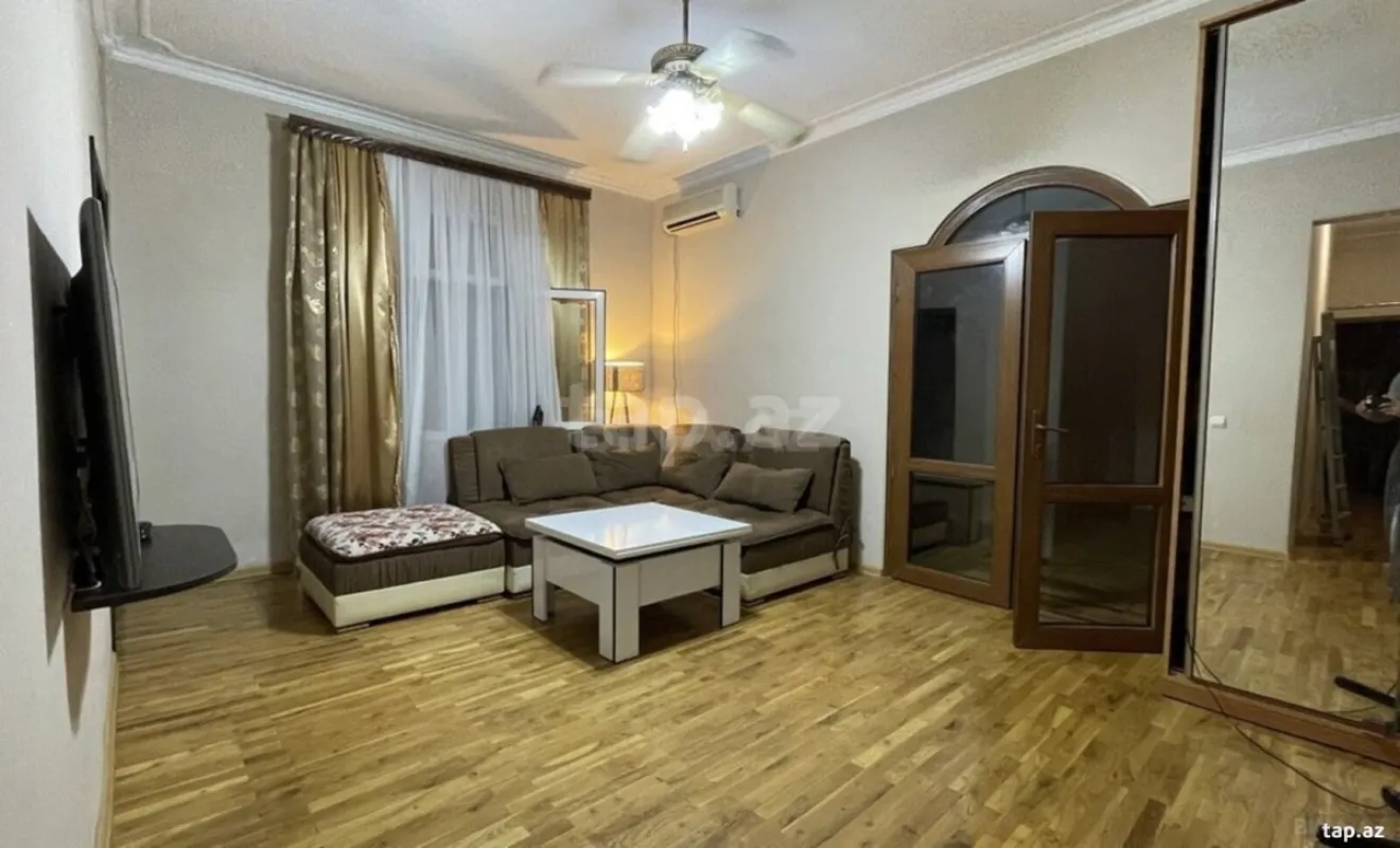 Satılır 6 otaqlı həyət evi