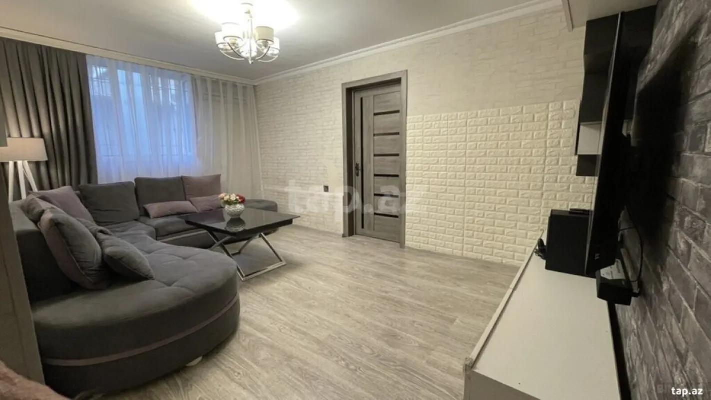 Satılır 6 otaqlı həyət evi