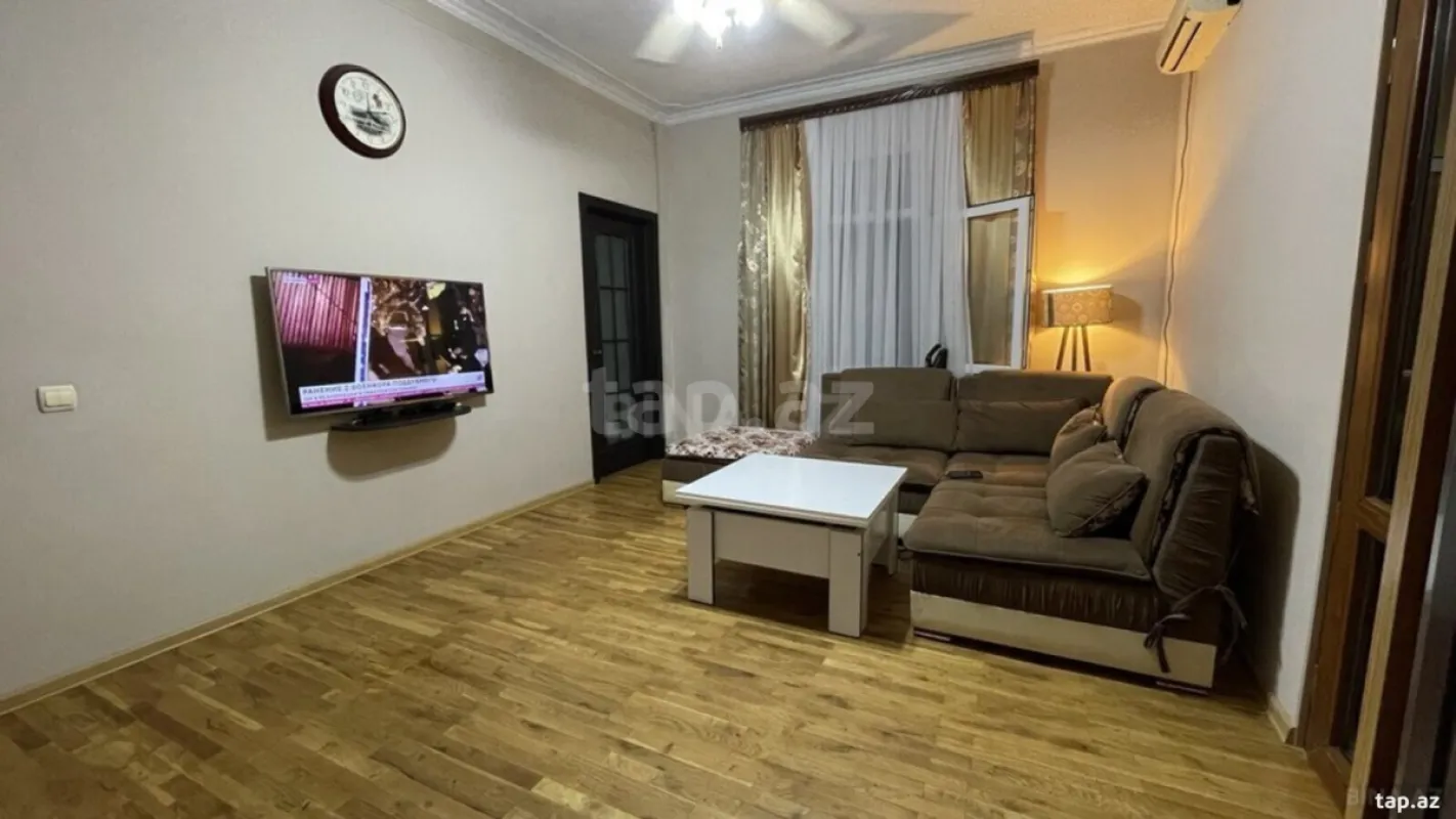 Satılır 6 otaqlı həyət evi