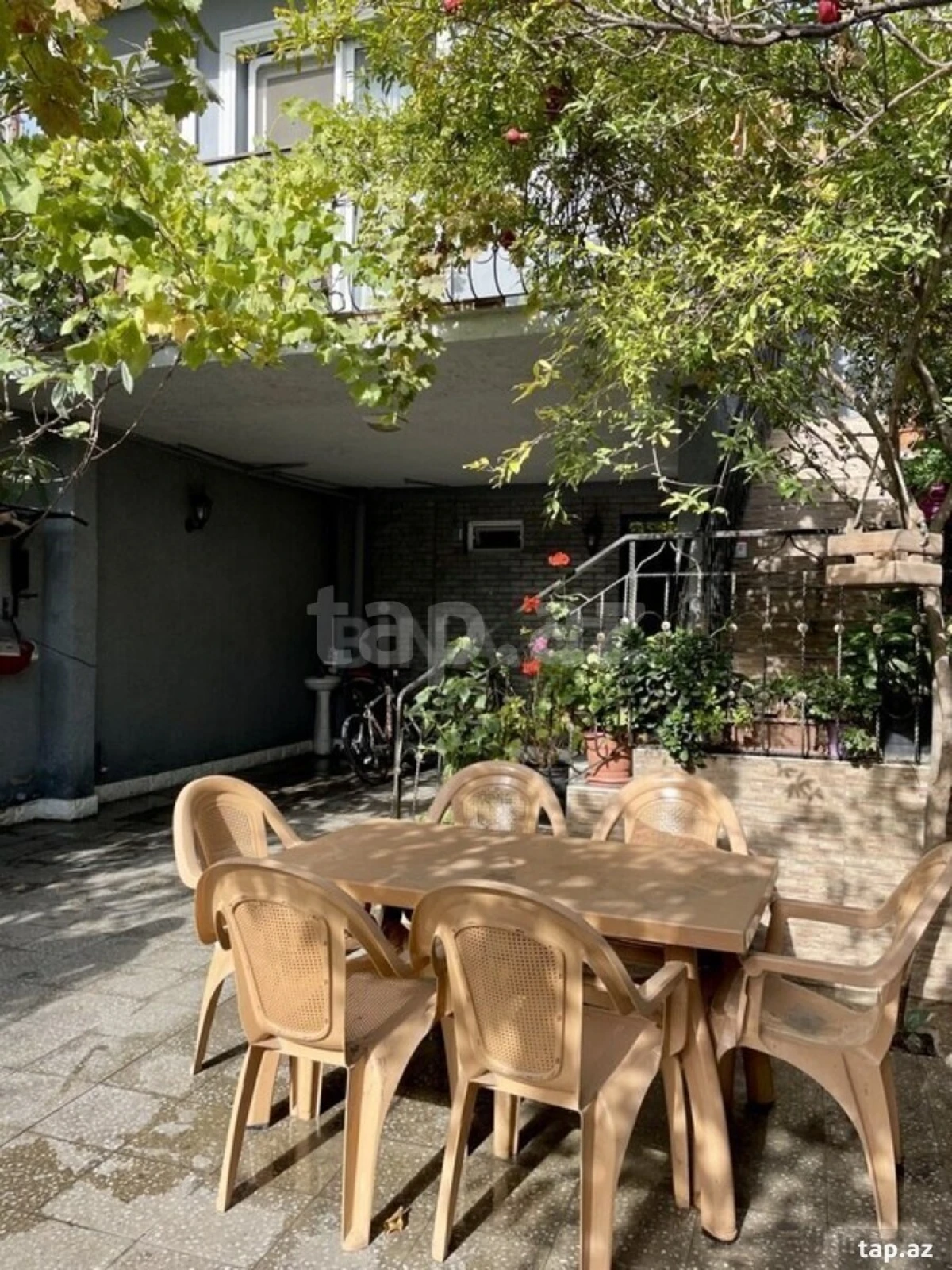 Satılır 6 otaqlı həyət evi