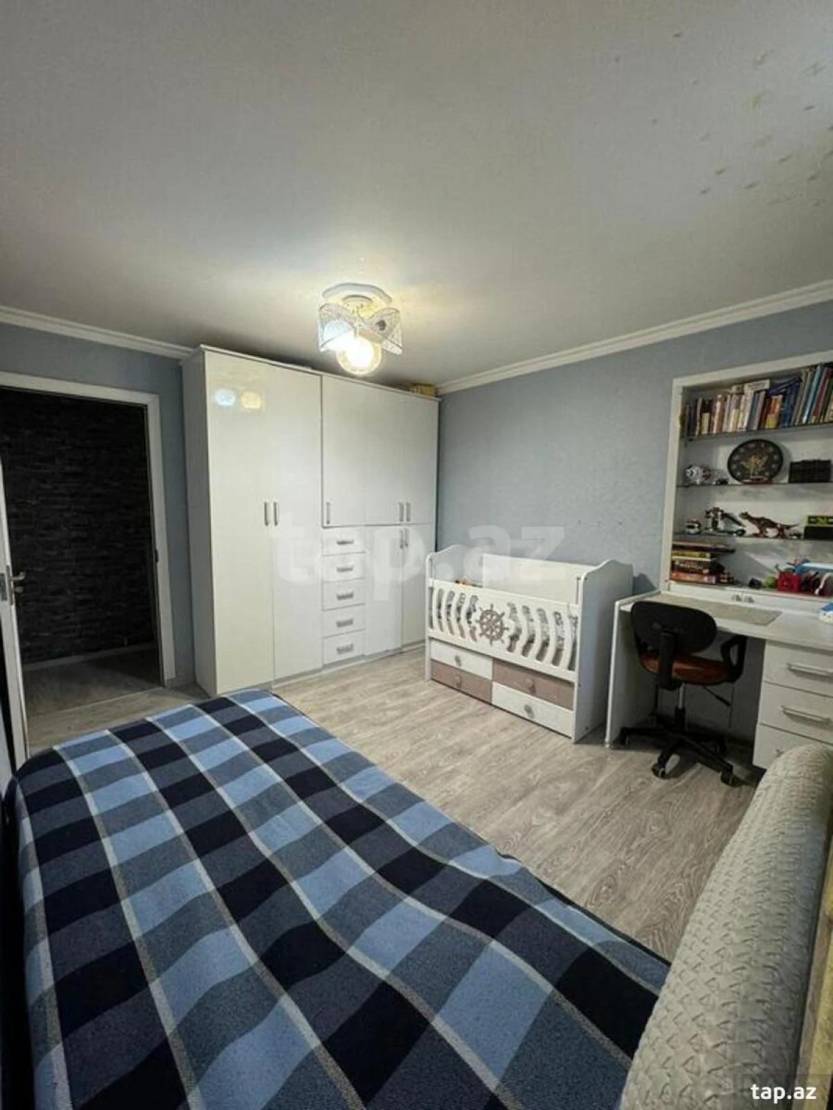 Satılır 6 otaqlı həyət evi