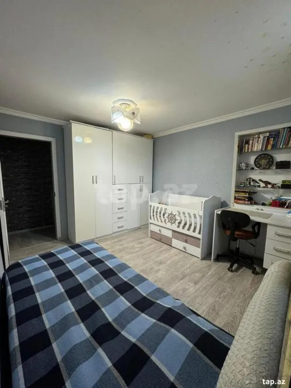 Satılır 6 otaqlı həyət evi