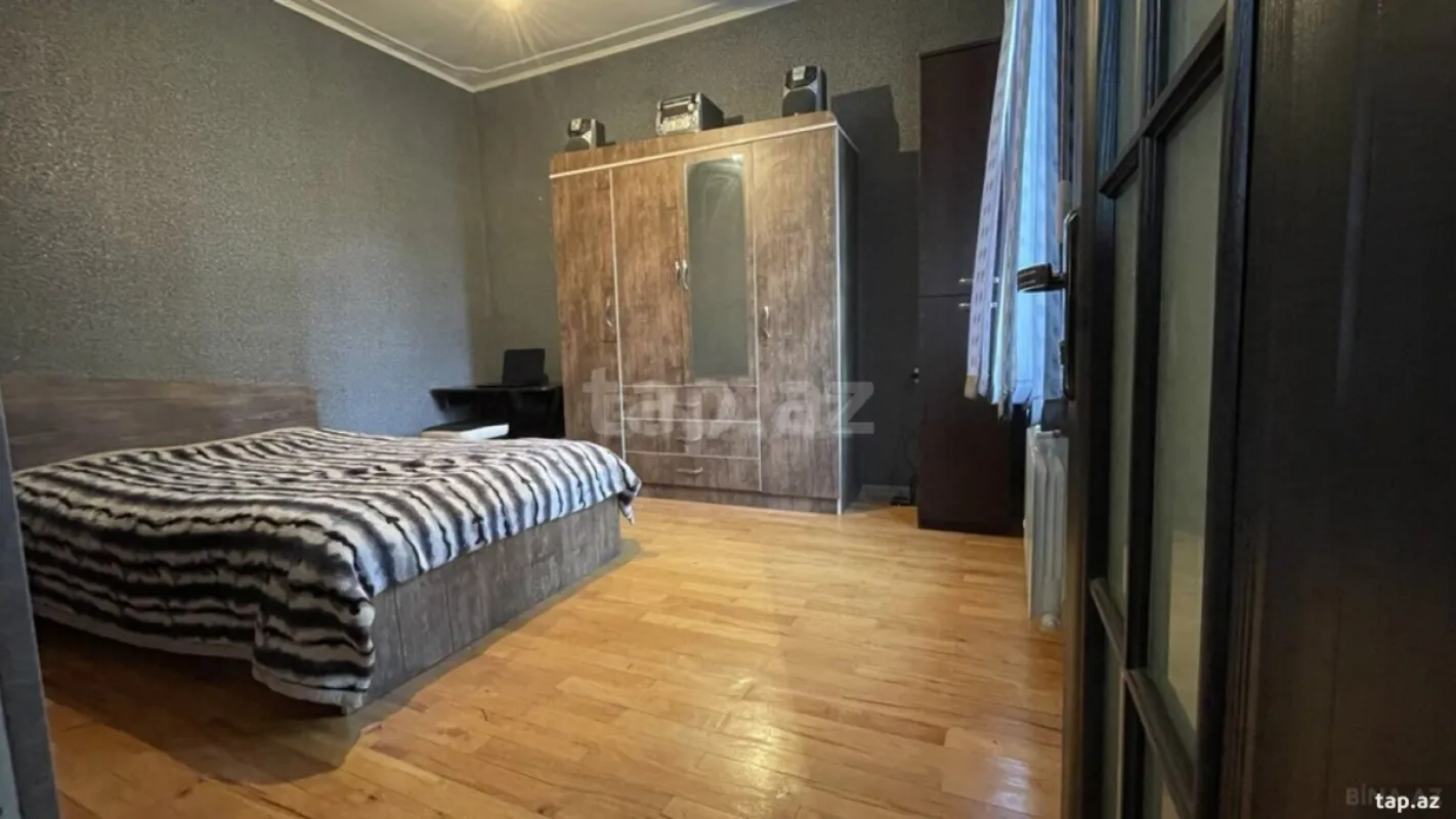 Satılır 6 otaqlı həyət evi