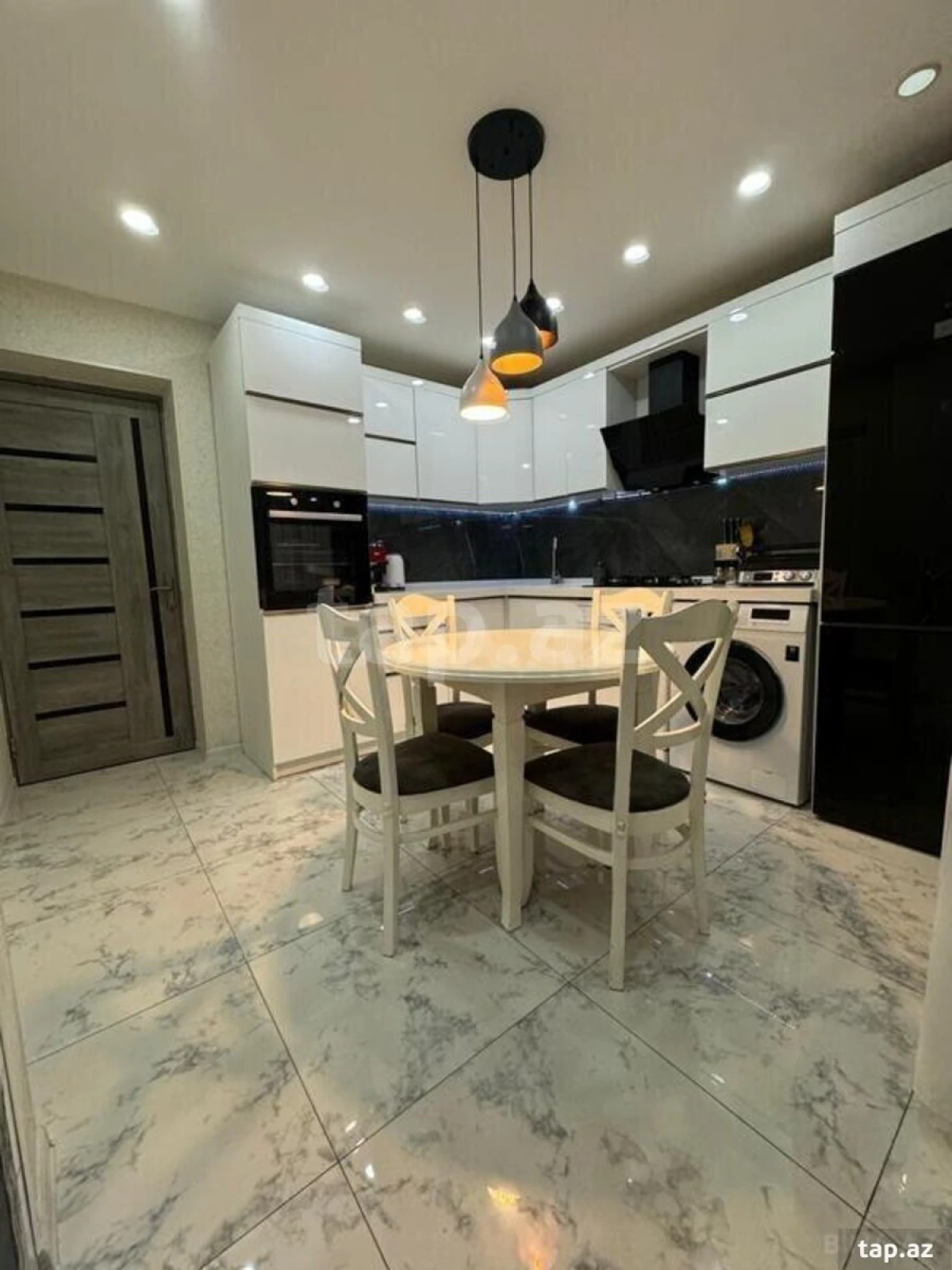 Satılır 6 otaqlı həyət evi