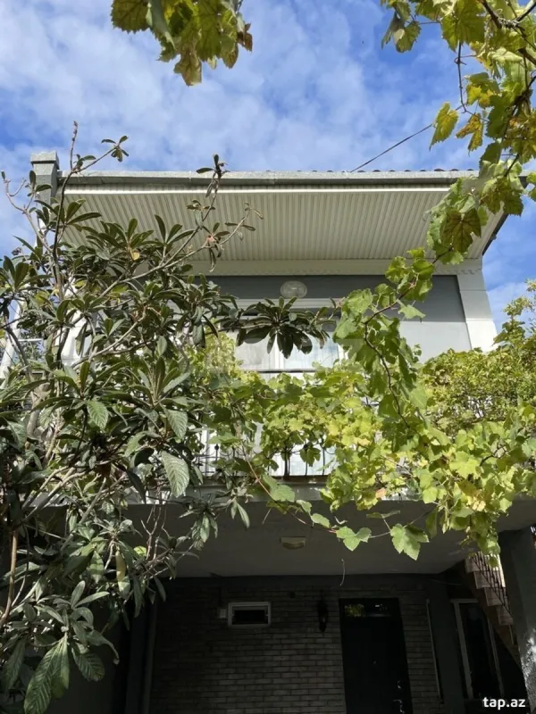 Satılır 6 otaqlı həyət evi