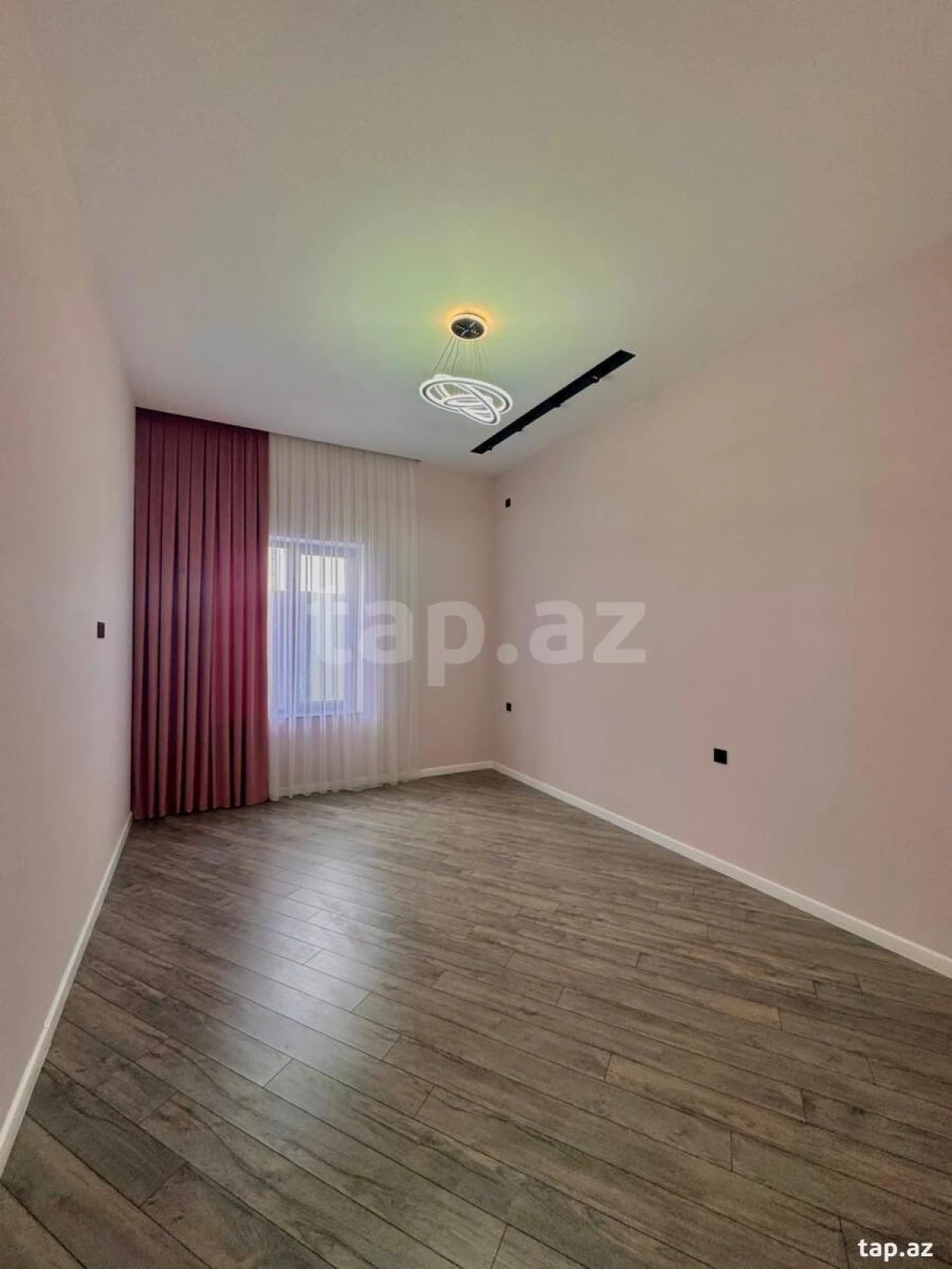 Satılır 5 otaqlı həyət evi