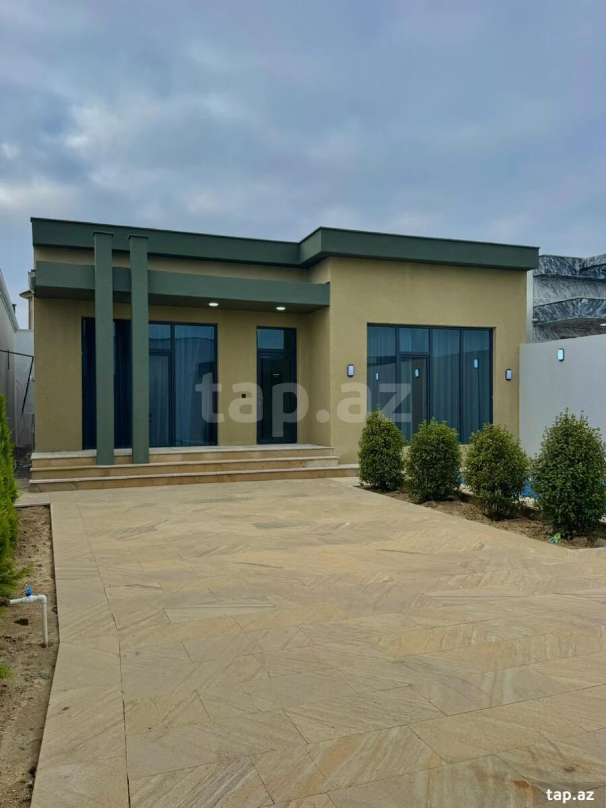 Satılır 4 otaqlı həyət evi