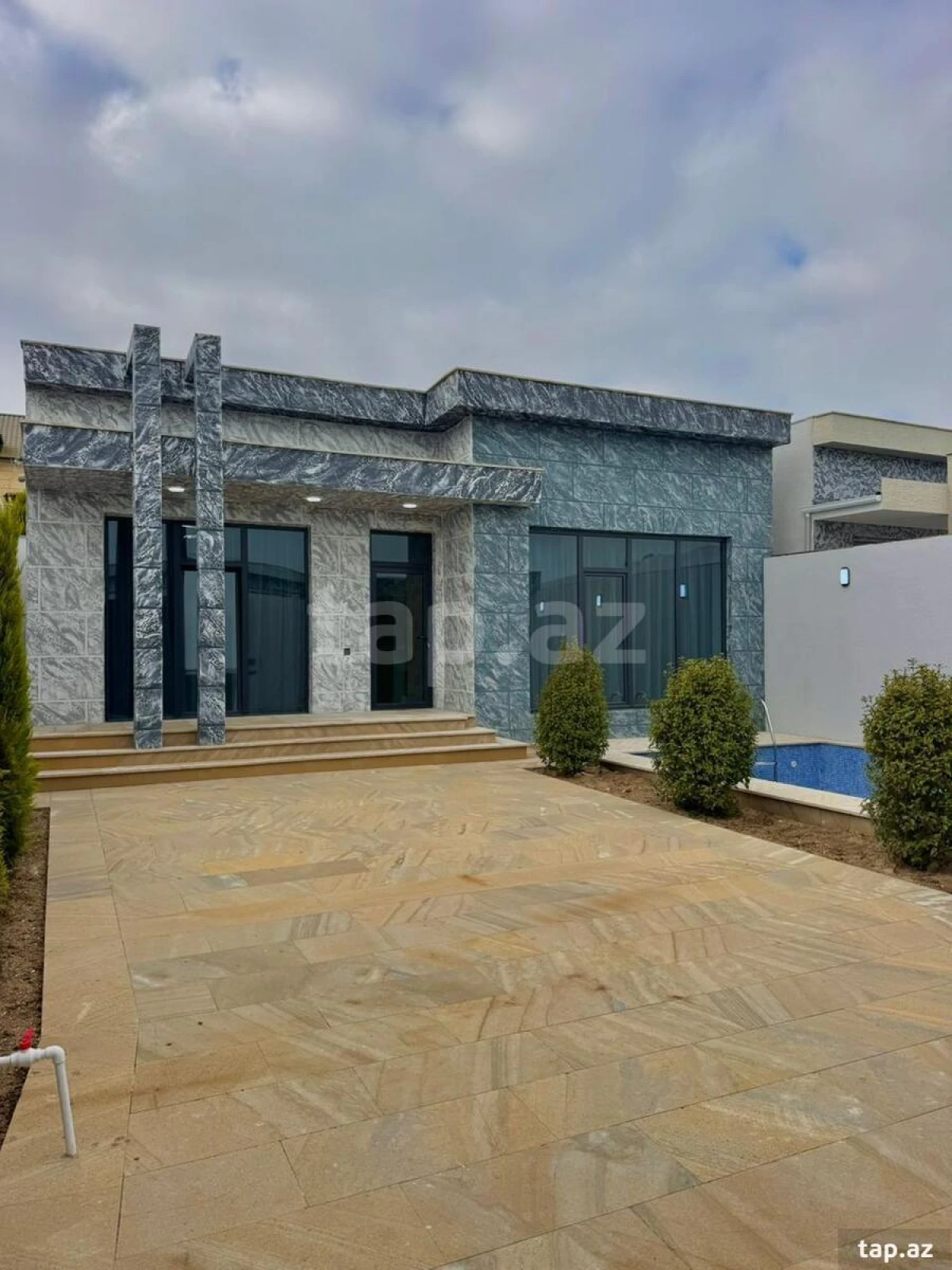 Satılır 4 otaqlı həyət evi