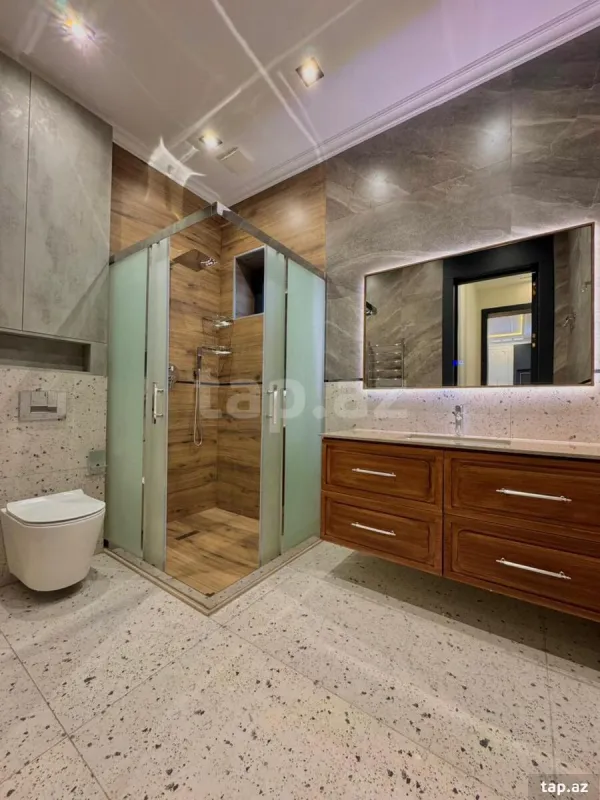 Satılır 5 otaqlı həyət evi