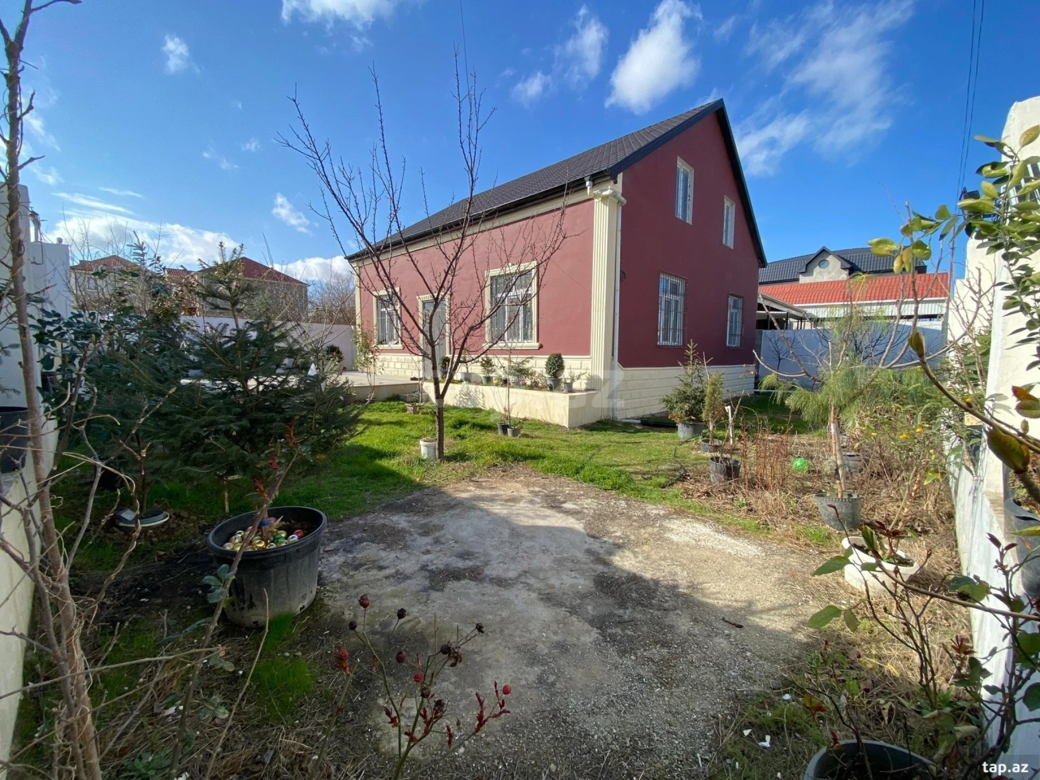 Satılır 4 otaqlı həyət evi