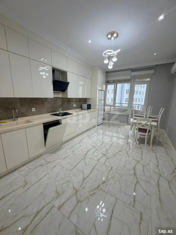 Kirayə verilir 2 otaqlı yeni tikili 130 m²