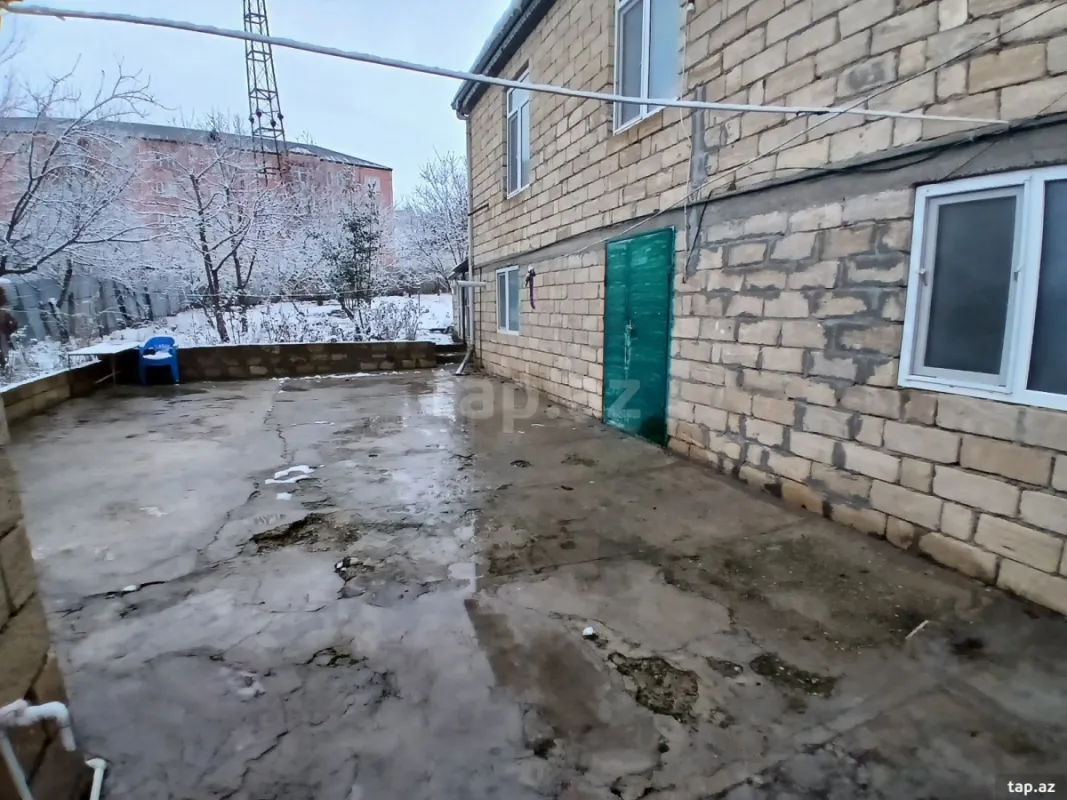 Kirayə verilir 6 otaqlı həyət evi