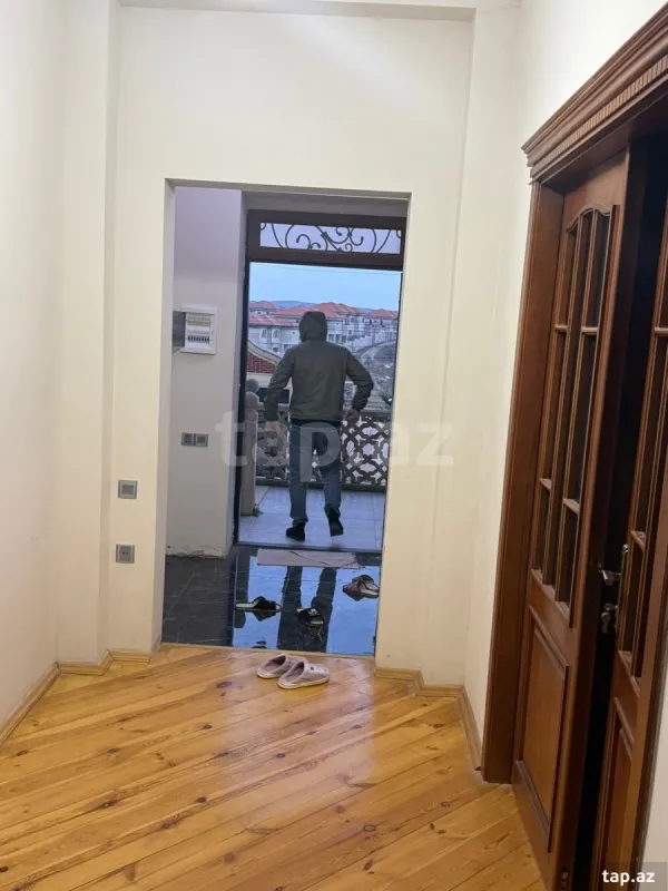 Satılır 6 otaqlı həyət evi