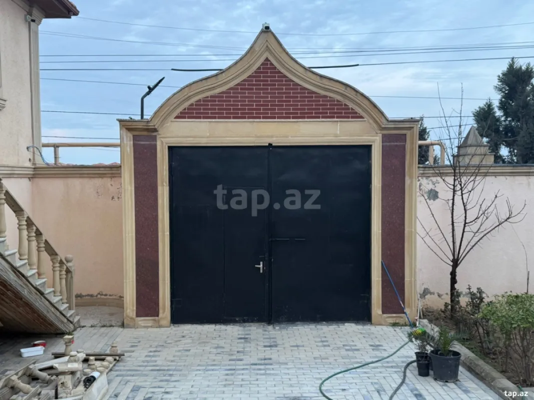 Satılır 6 otaqlı həyət evi