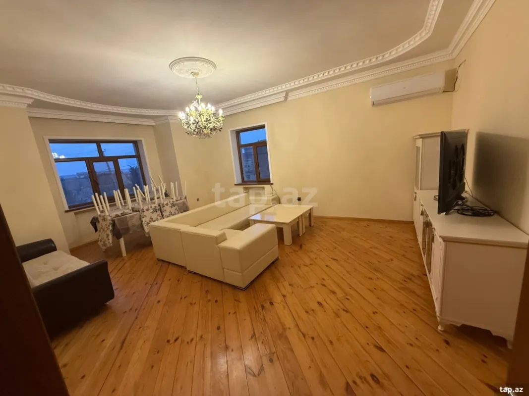 Satılır 6 otaqlı həyət evi