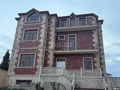 Satılır 6 otaqlı həyət evi