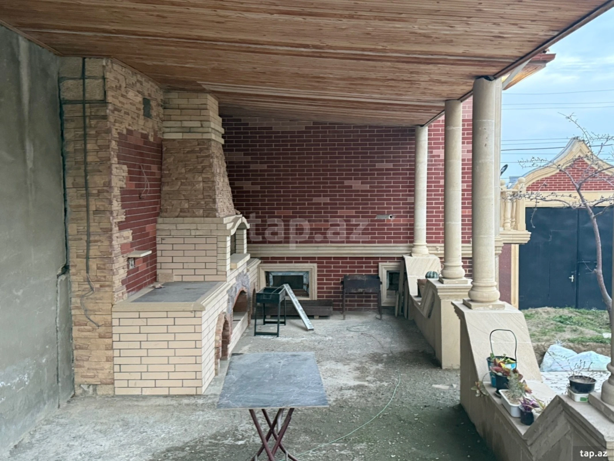 Satılır 6 otaqlı həyət evi