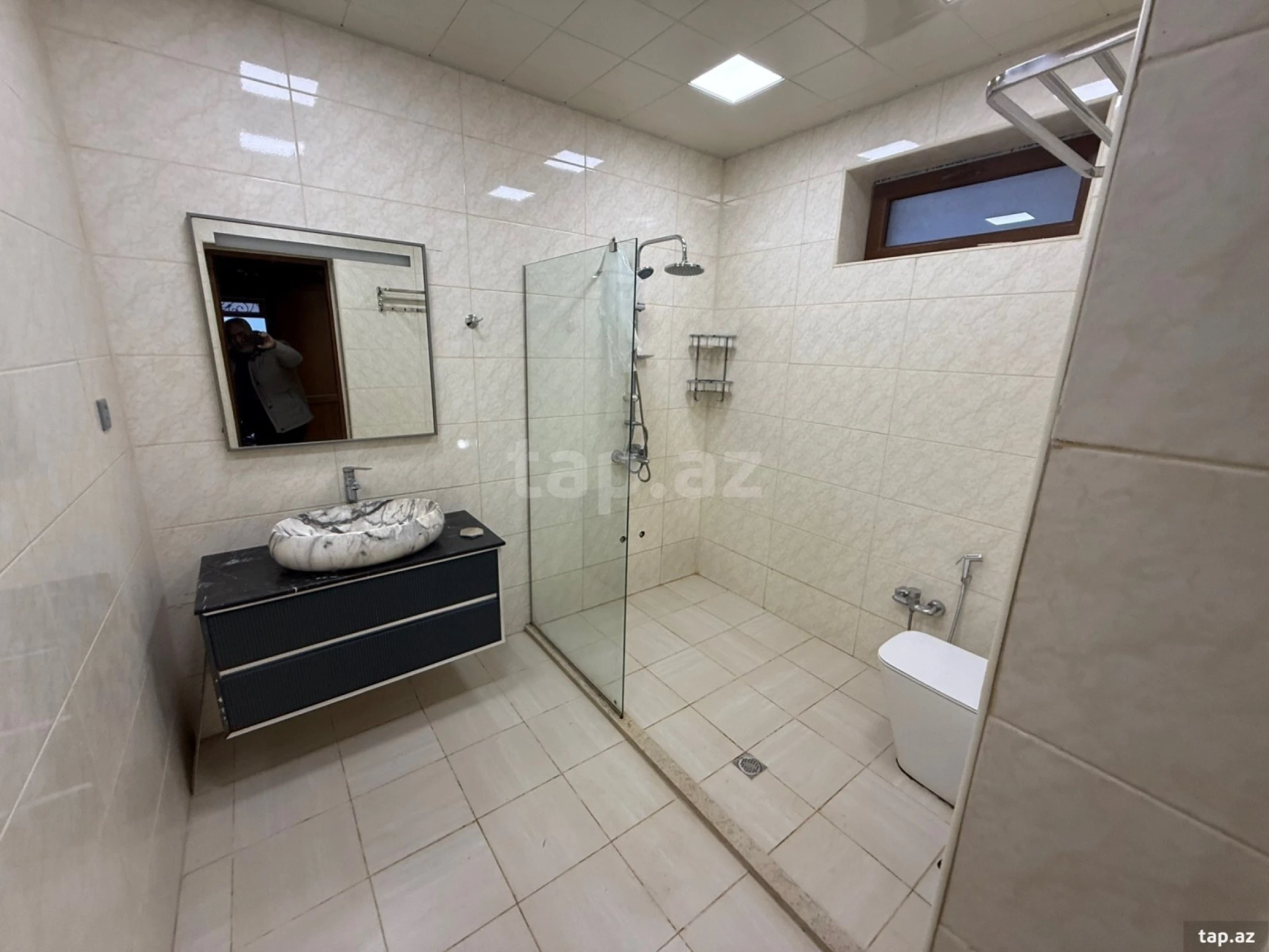 Satılır 6 otaqlı həyət evi