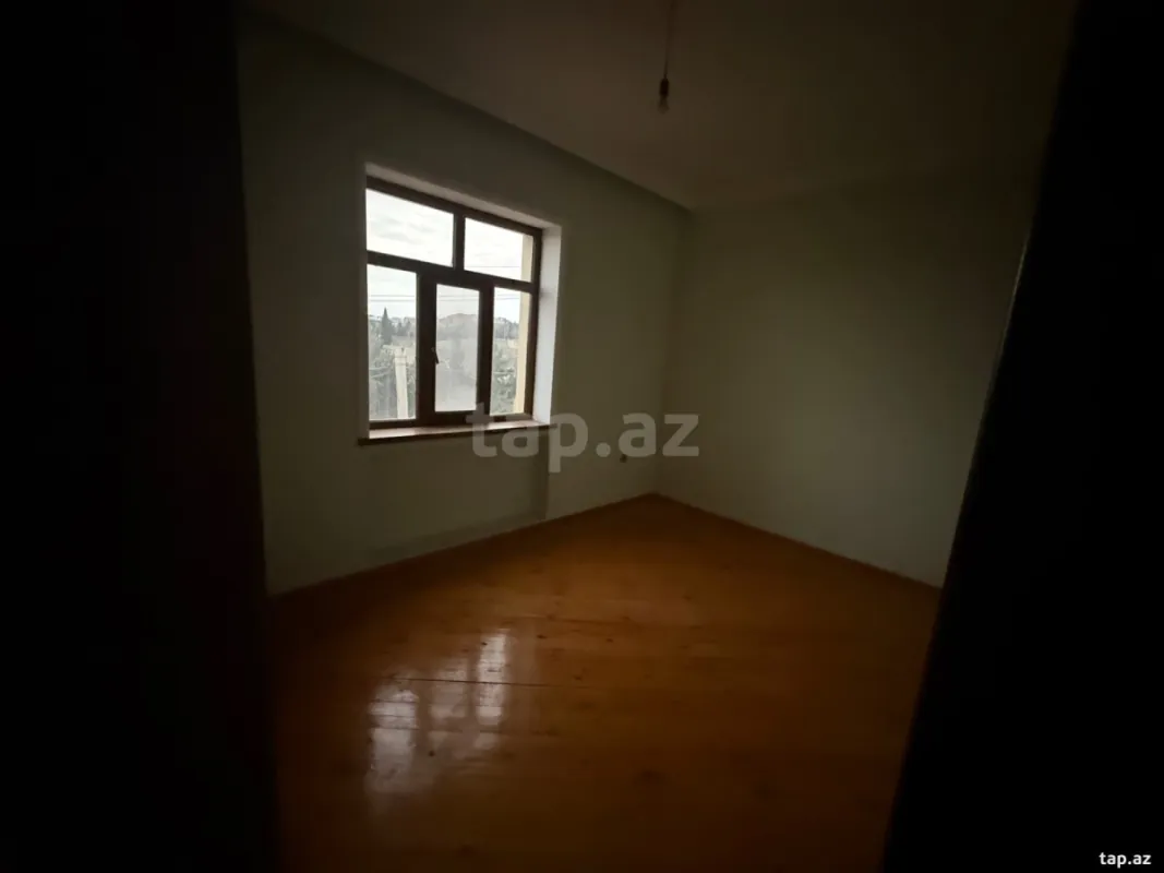 Satılır 6 otaqlı həyət evi