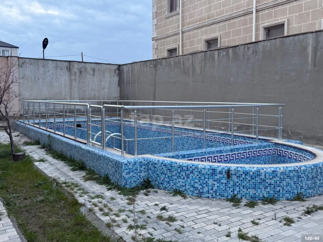 Satılır 6 otaqlı həyət evi